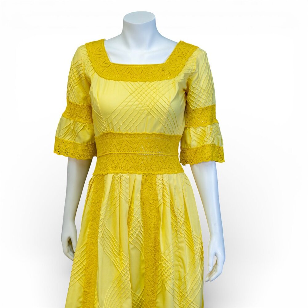 Vintage 1970s Mexican Yellow Pintucked Cotton Dress with Crochet Lace * Medium - Picture 2 of 13